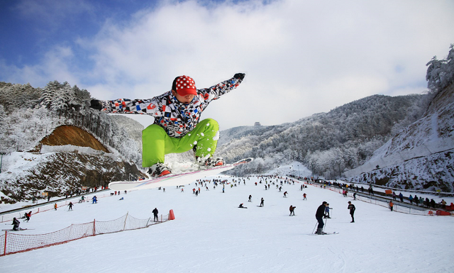 318元起临安大明山滑雪休闲一日游！体验大明山1200米海拔的高山滑雪场；纯玩无购物休闲品质游；春节2月2-6日发班