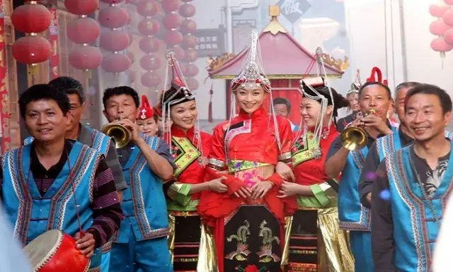 298元【相聚景宁】景宁畲乡之窗+凤凰古镇+畲族博物馆+绿色山珍市场纯玩两日游！走近畲族文化